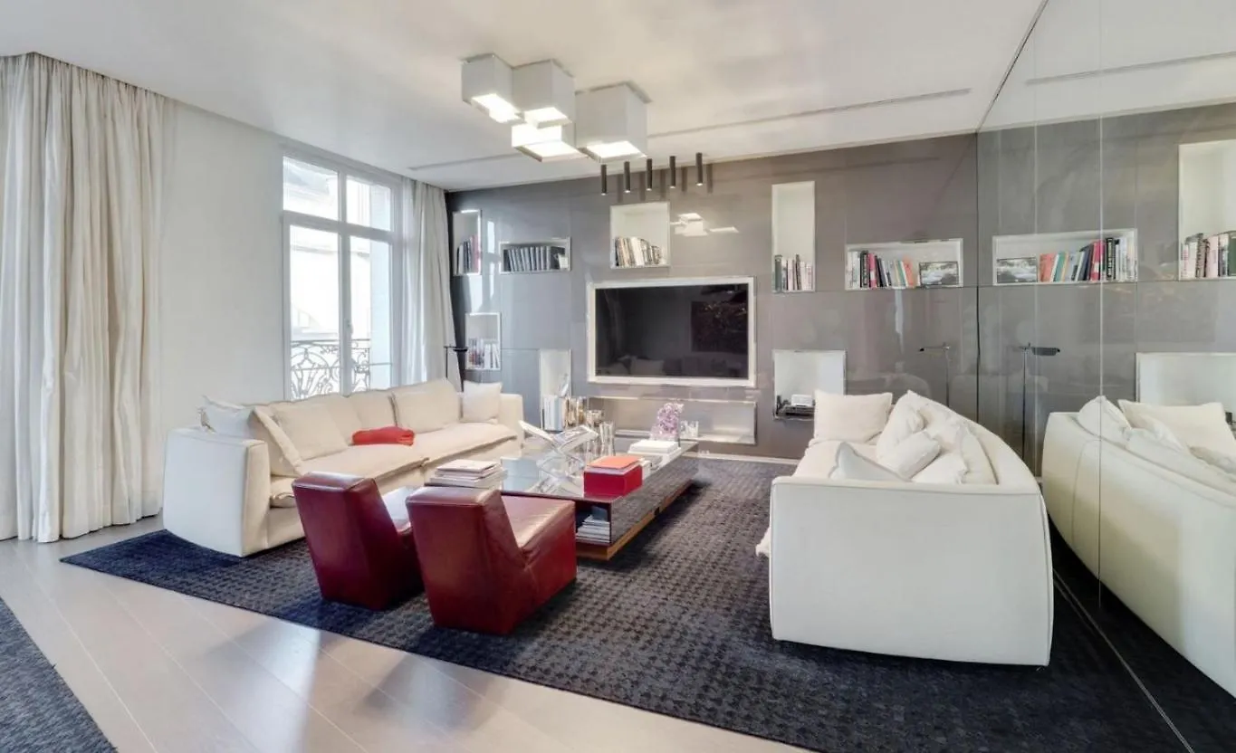 Charming Home Center of Paris